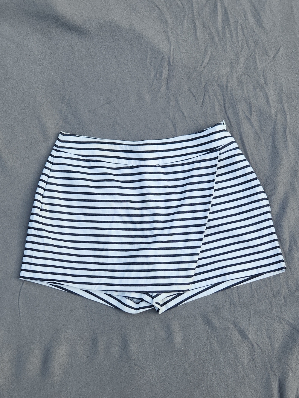 ​Crown & Ivy Navy & White Striped Skort - Women's Size 8